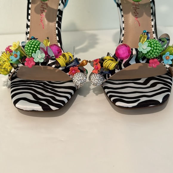 ✨ Betsey Johnson “Clooney” Beaded Zebra Floral Heels – Size 5 – NWOT ✨ - Picture 9 of 9